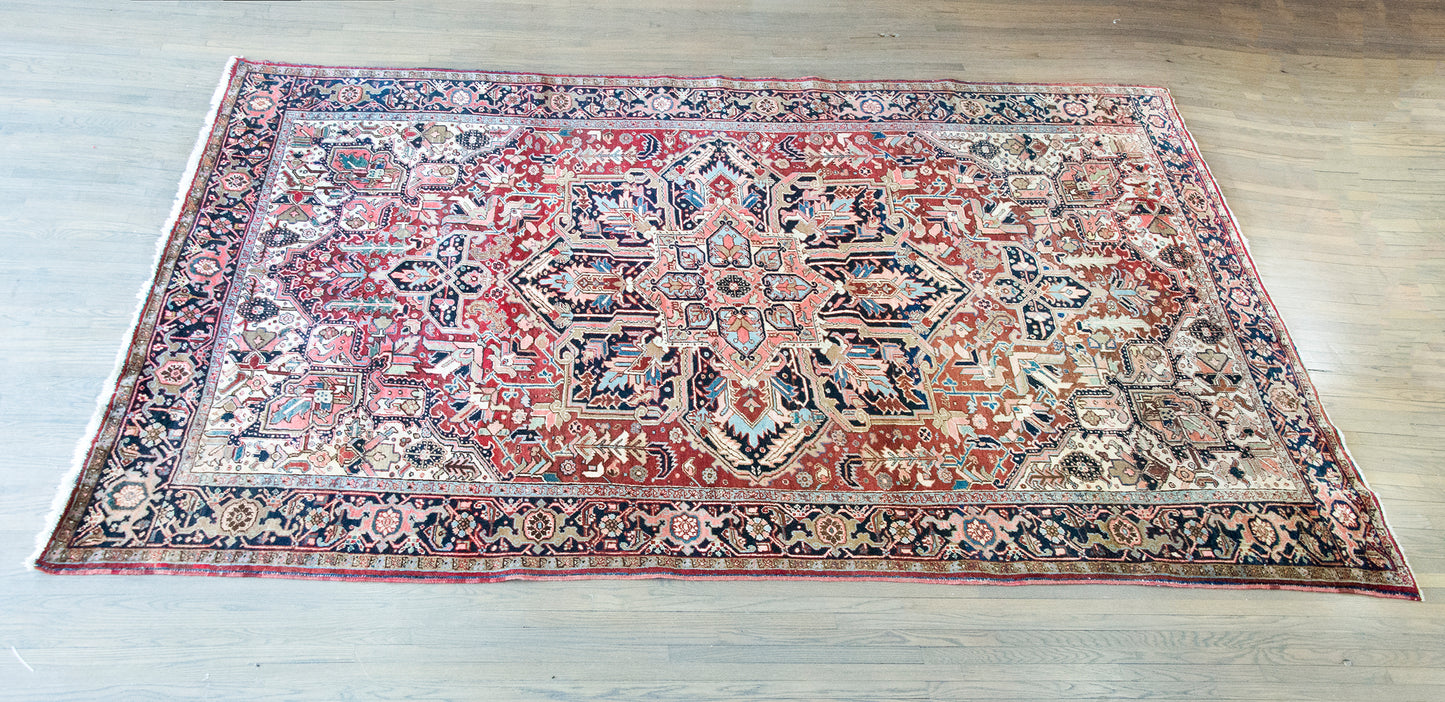 Mid 20th Century Persian Heriz Rug For Sale