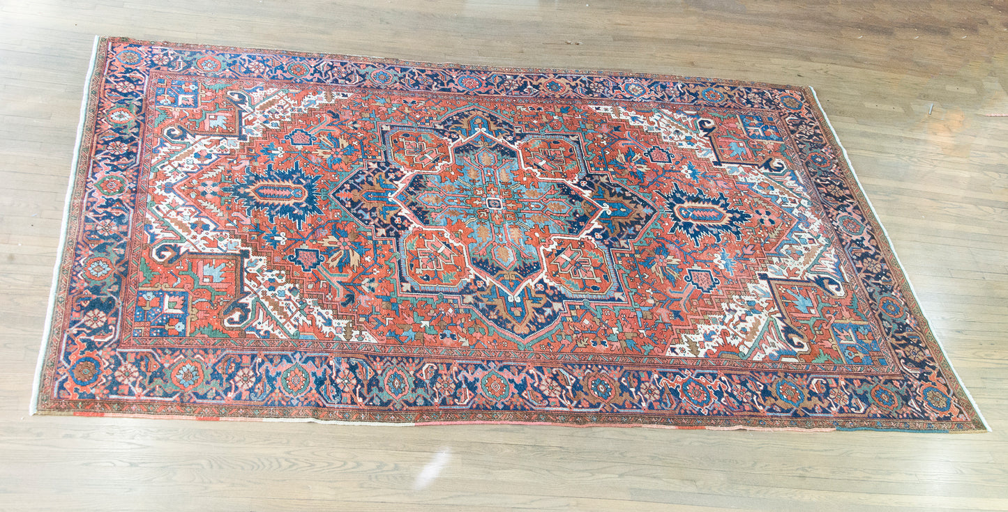 Early 20th Century Persian Heriz Rug For Sale