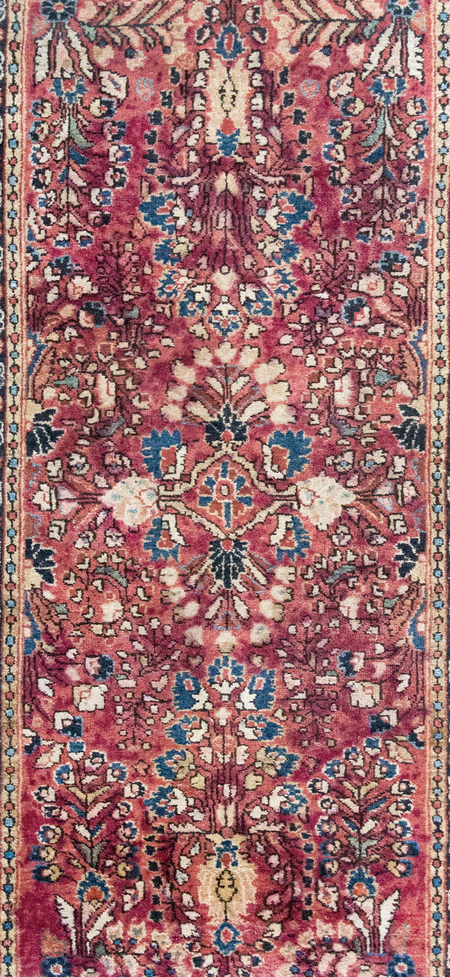 Early 20th Century Persian Sarouk Rug For Sale