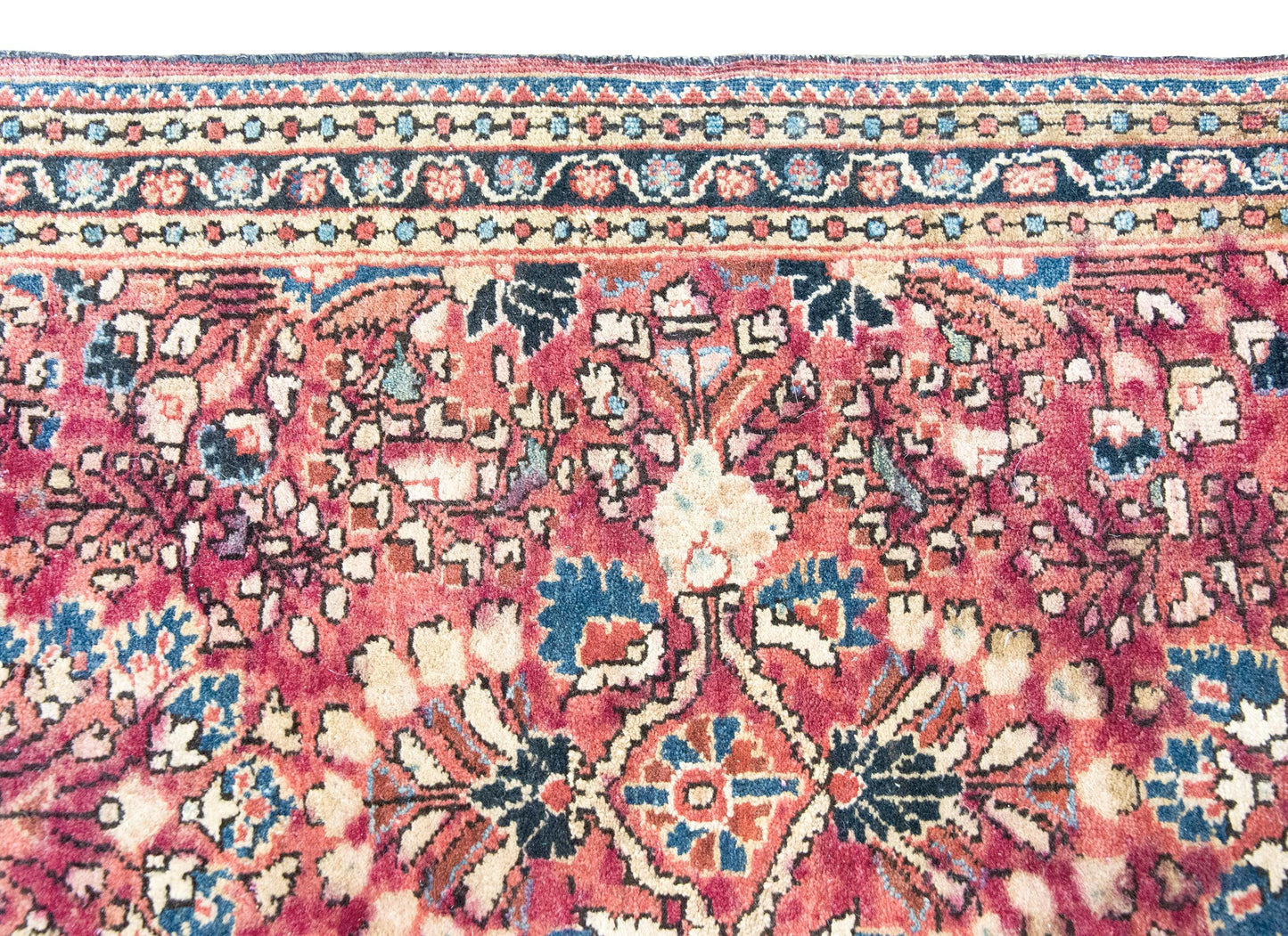 Early 20th Century Persian Sarouk Rug For Sale