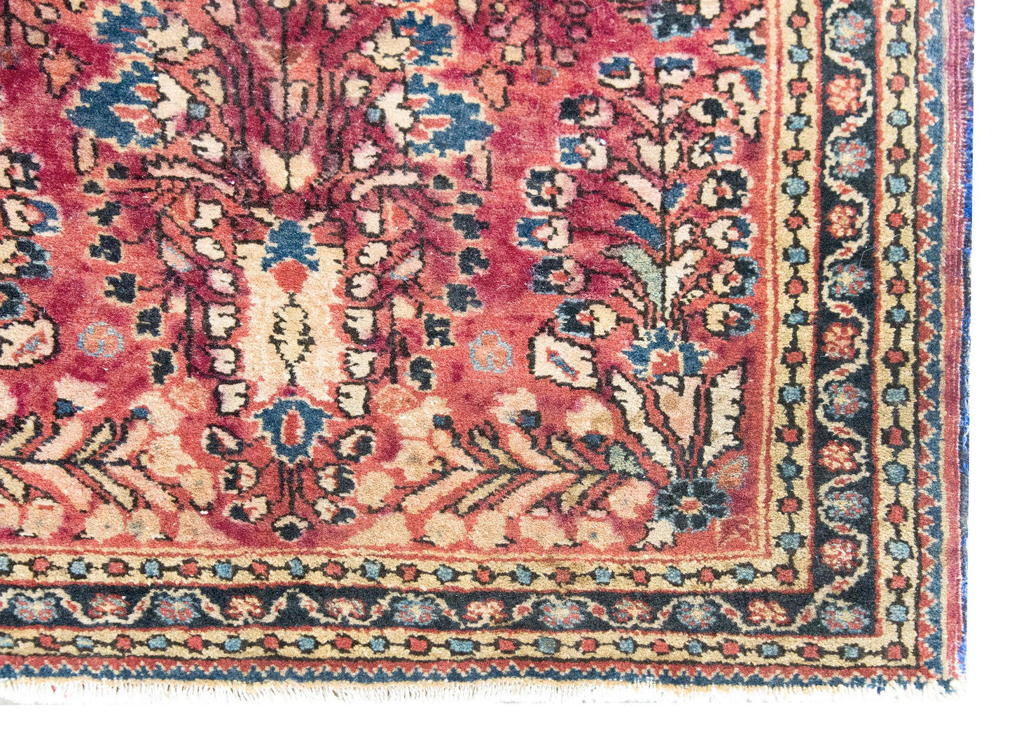 Early 20th Century Persian Sarouk Rug For Sale