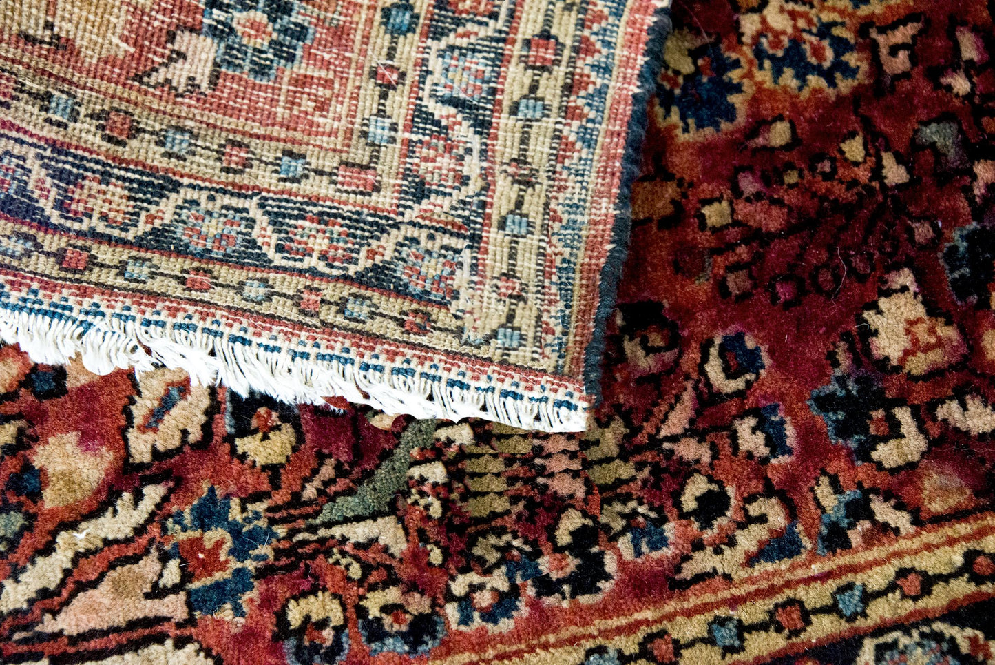 Early 20th Century Persian Sarouk Rug For Sale