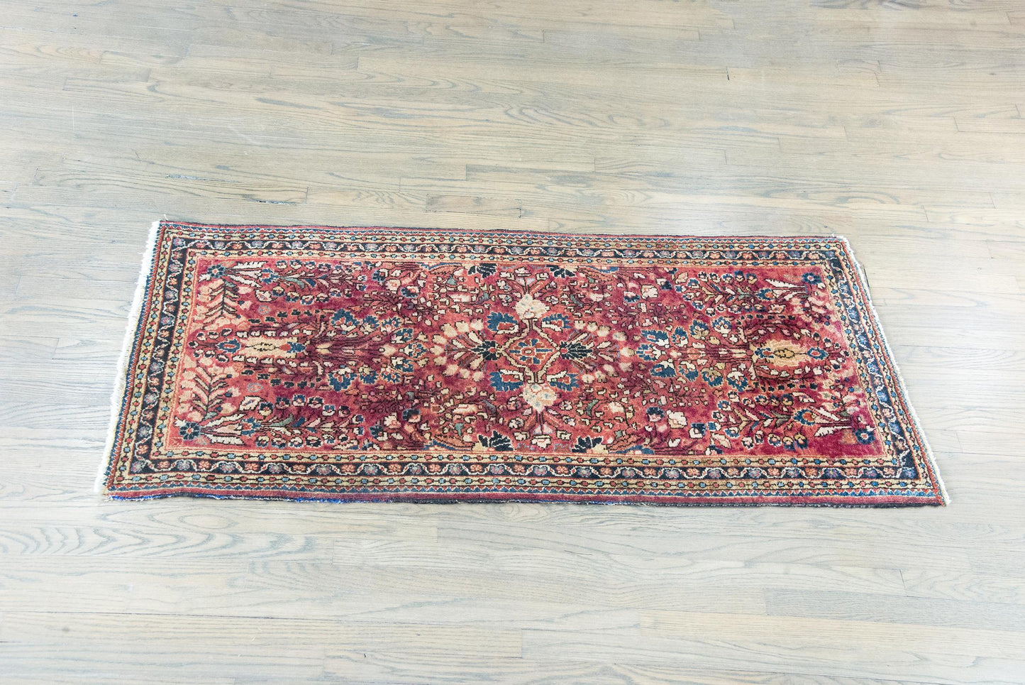 Early 20th Century Persian Sarouk Rug For Sale
