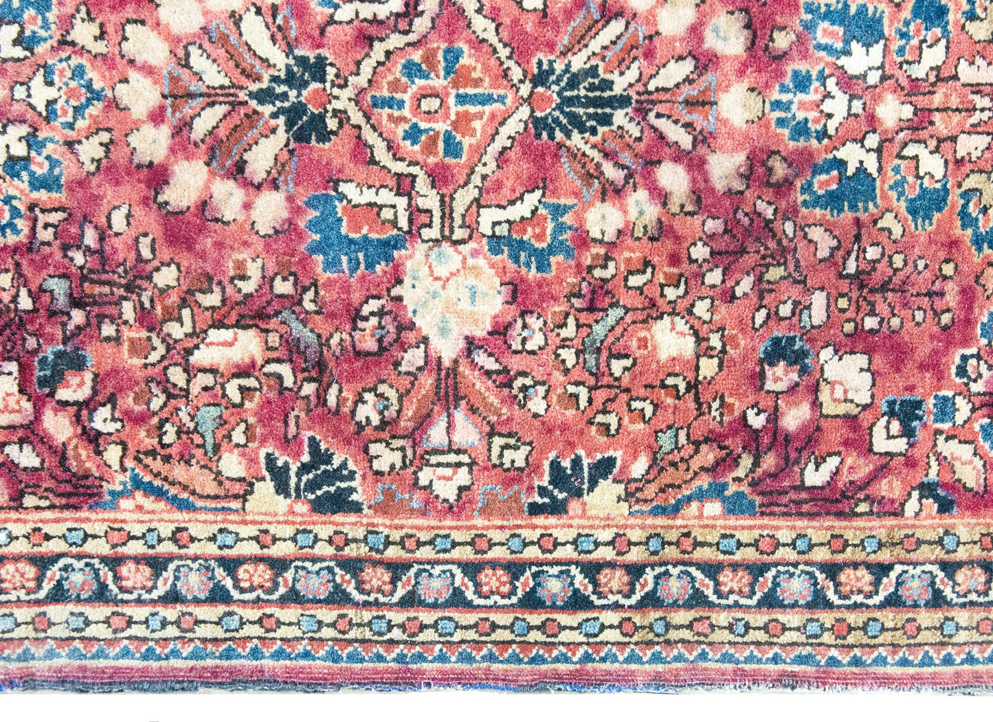 Early 20th Century Persian Sarouk Rug For Sale