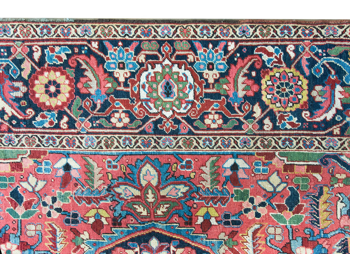 Early 20th Century Persian Heriz Rug For Sale
