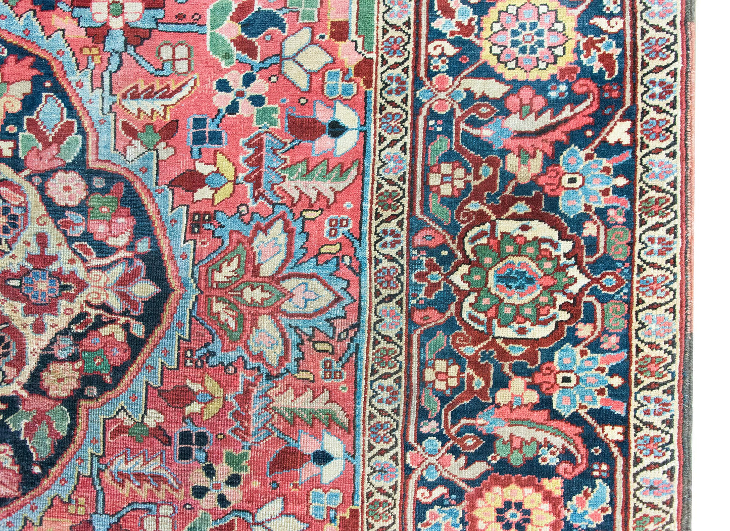 Early 20th Century Persian Heriz Rug For Sale