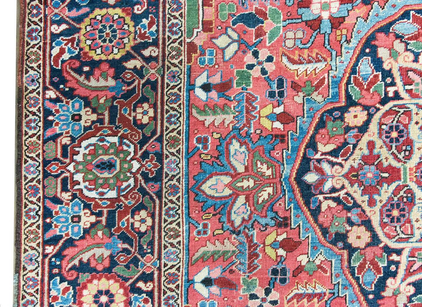 Early 20th Century Persian Heriz Rug For Sale