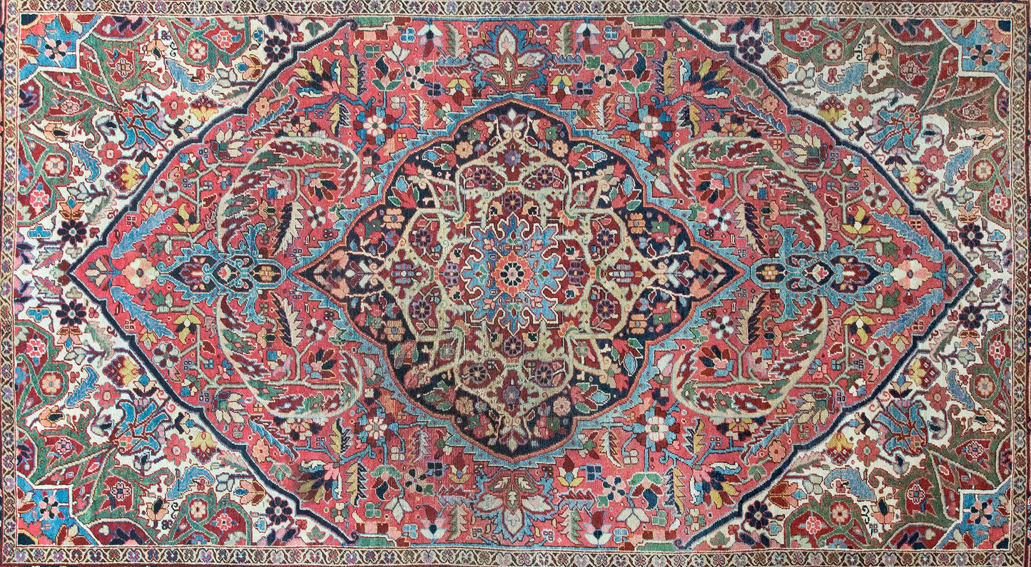 Early 20th Century Persian Heriz Rug For Sale