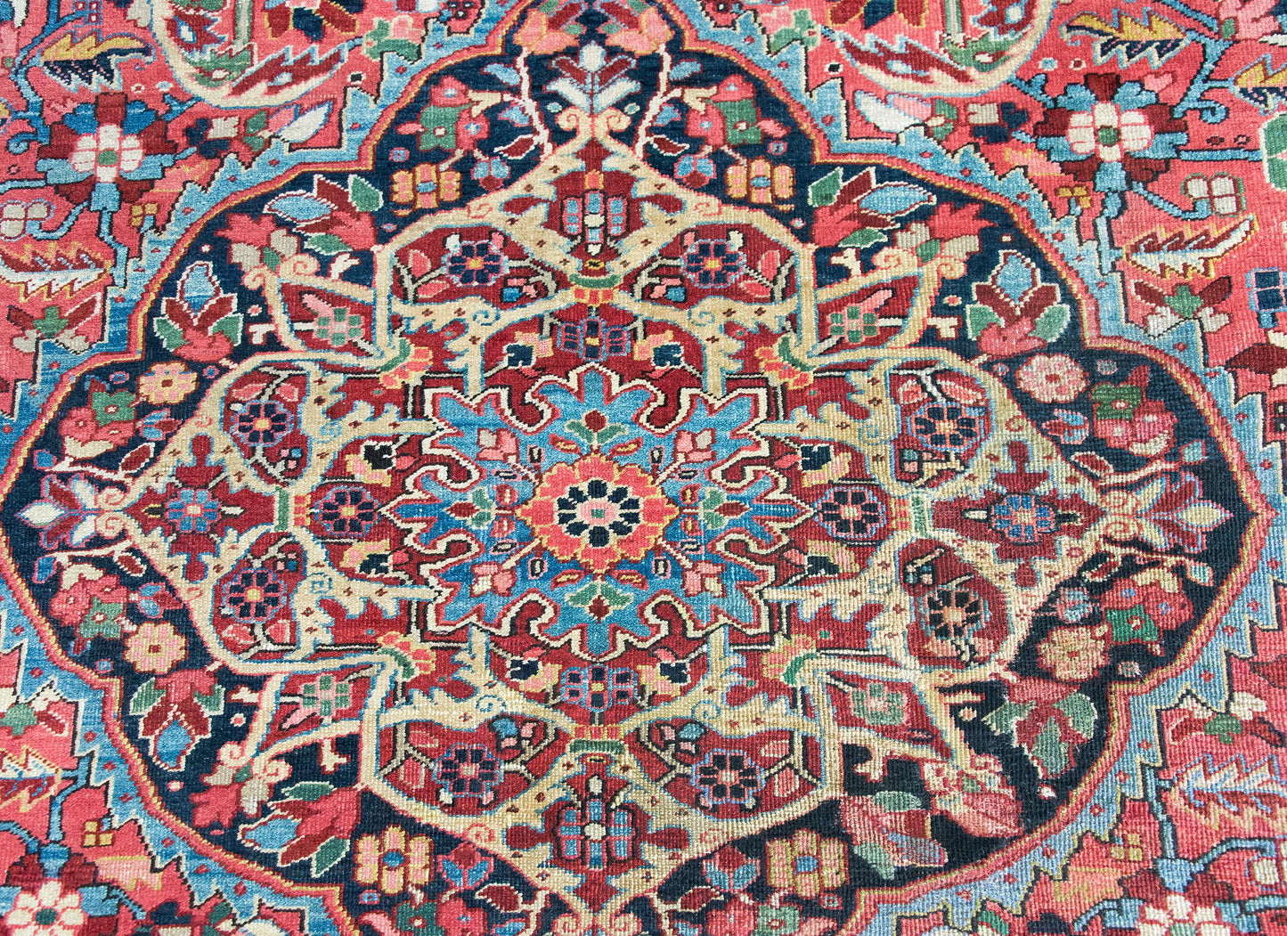 Early 20th Century Persian Heriz Rug For Sale