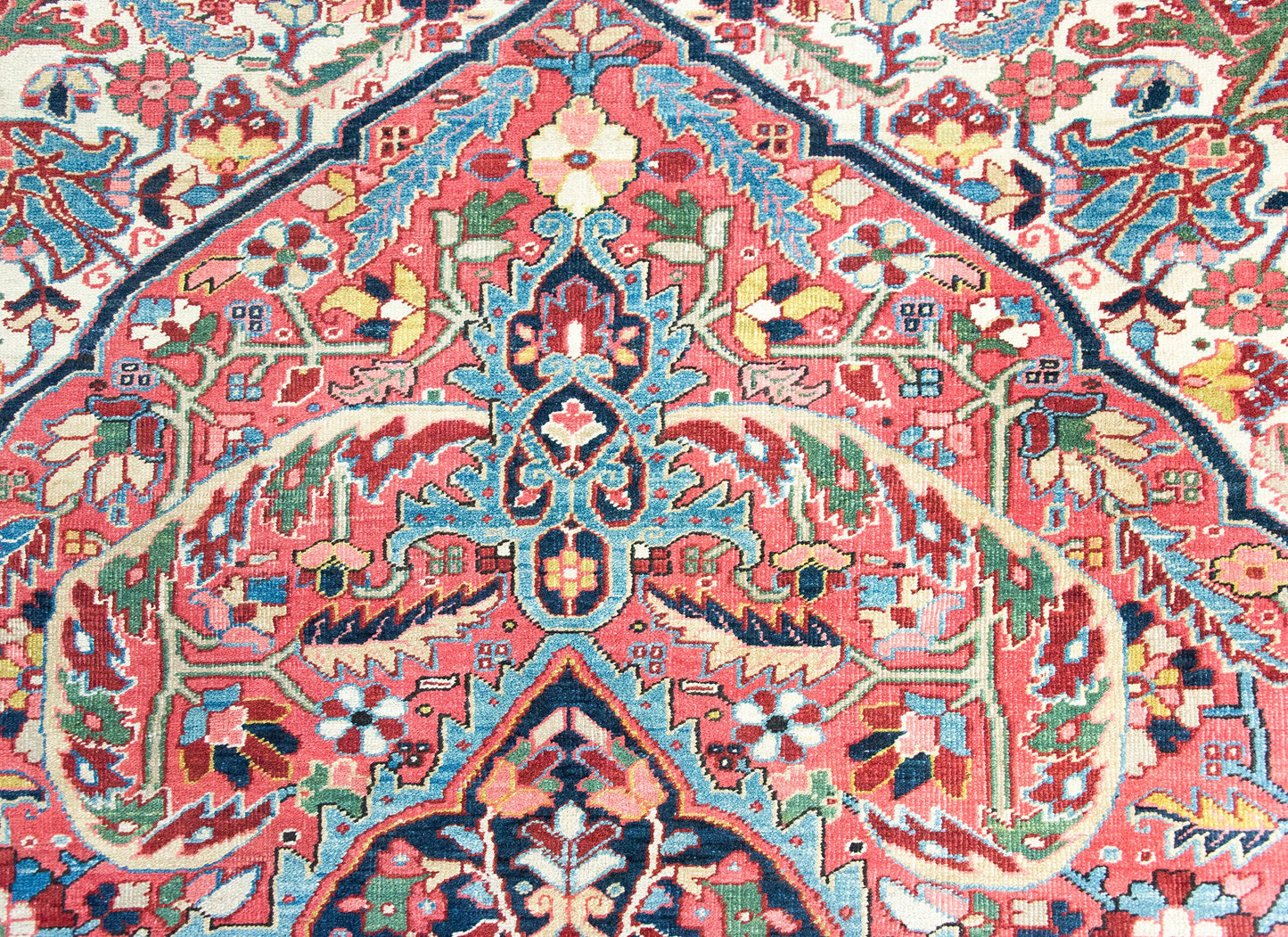 Early 20th Century Persian Heriz Rug For Sale