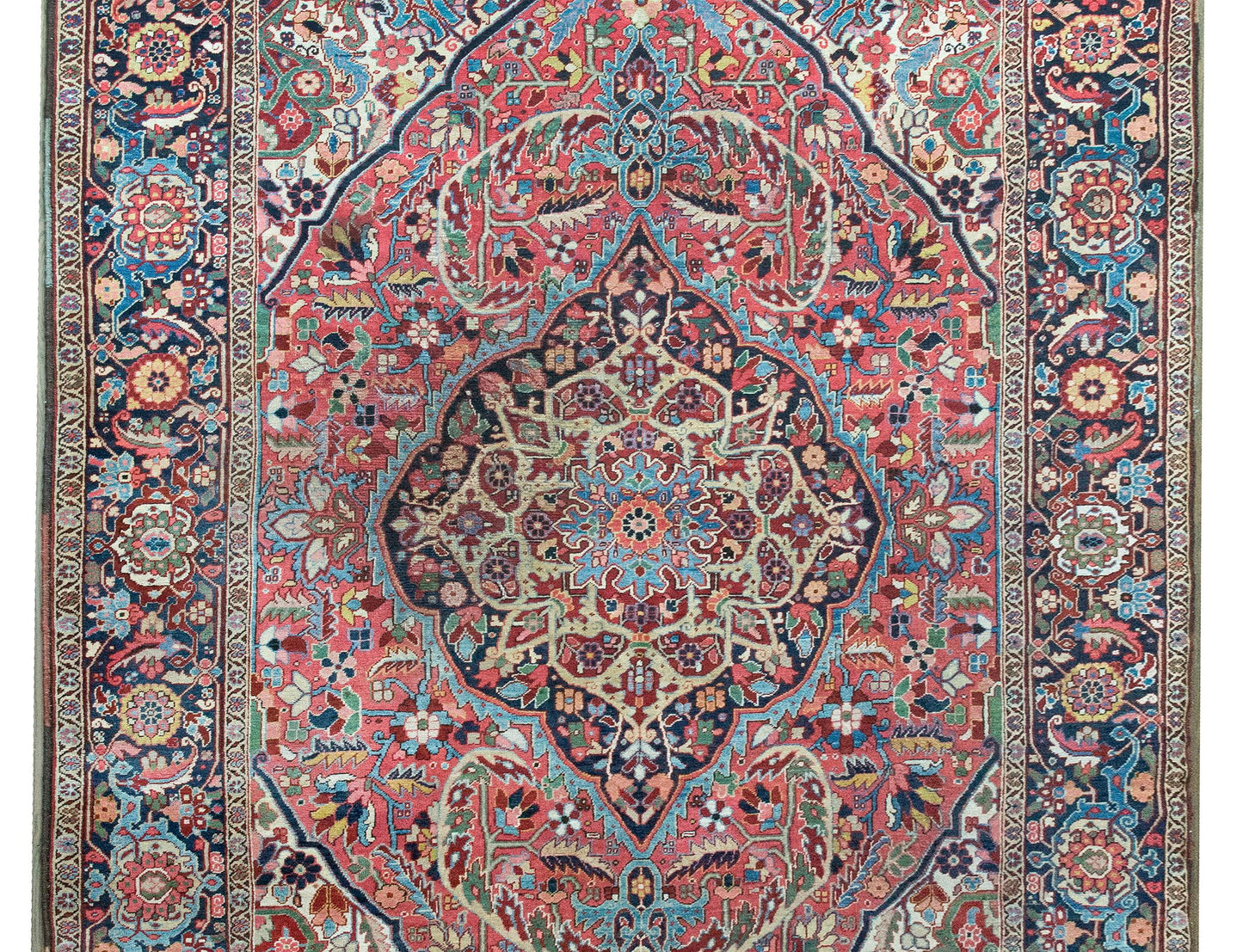 Early 20th Century Persian Heriz Rug For Sale