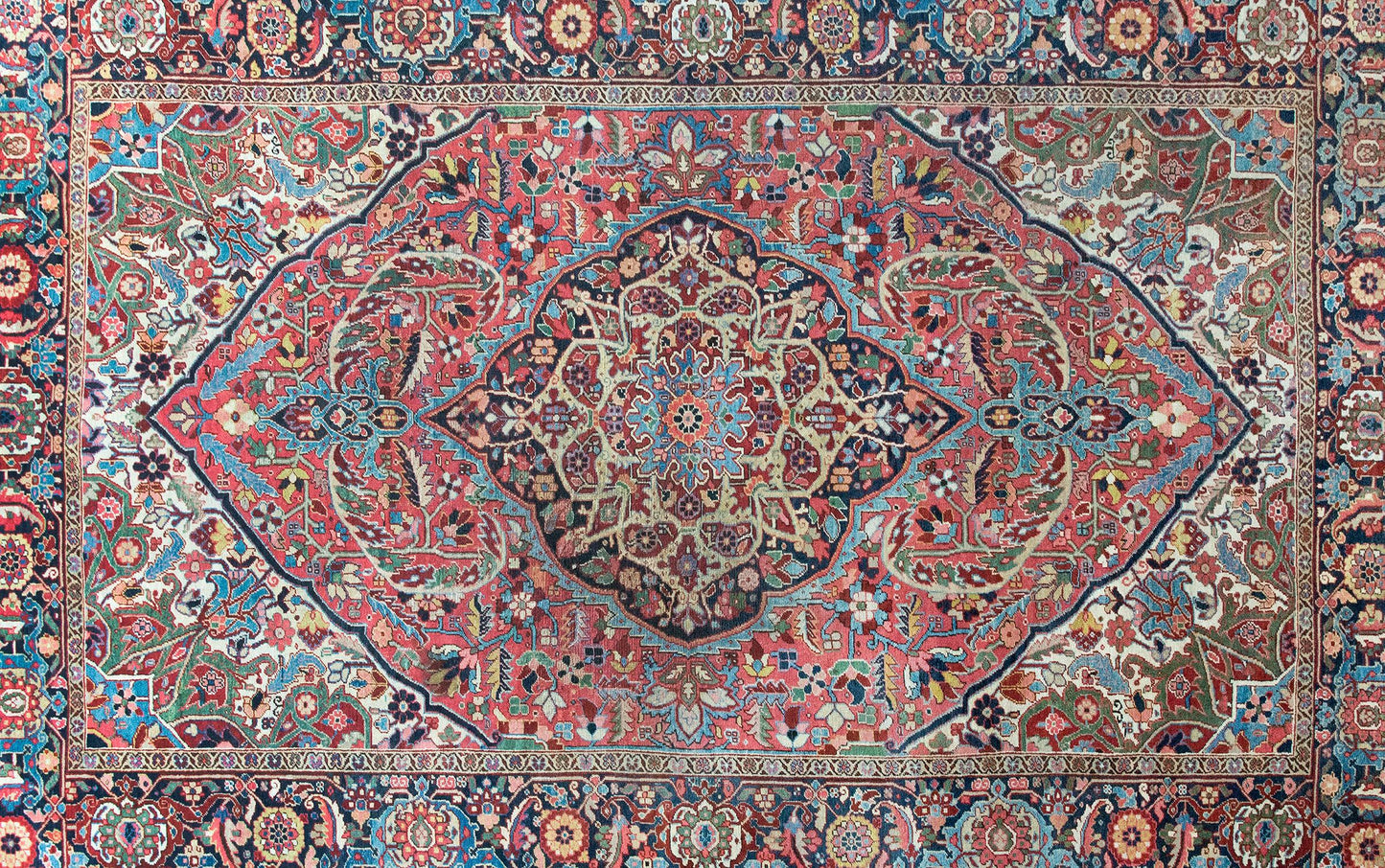 Early 20th Century Persian Heriz Rug For Sale