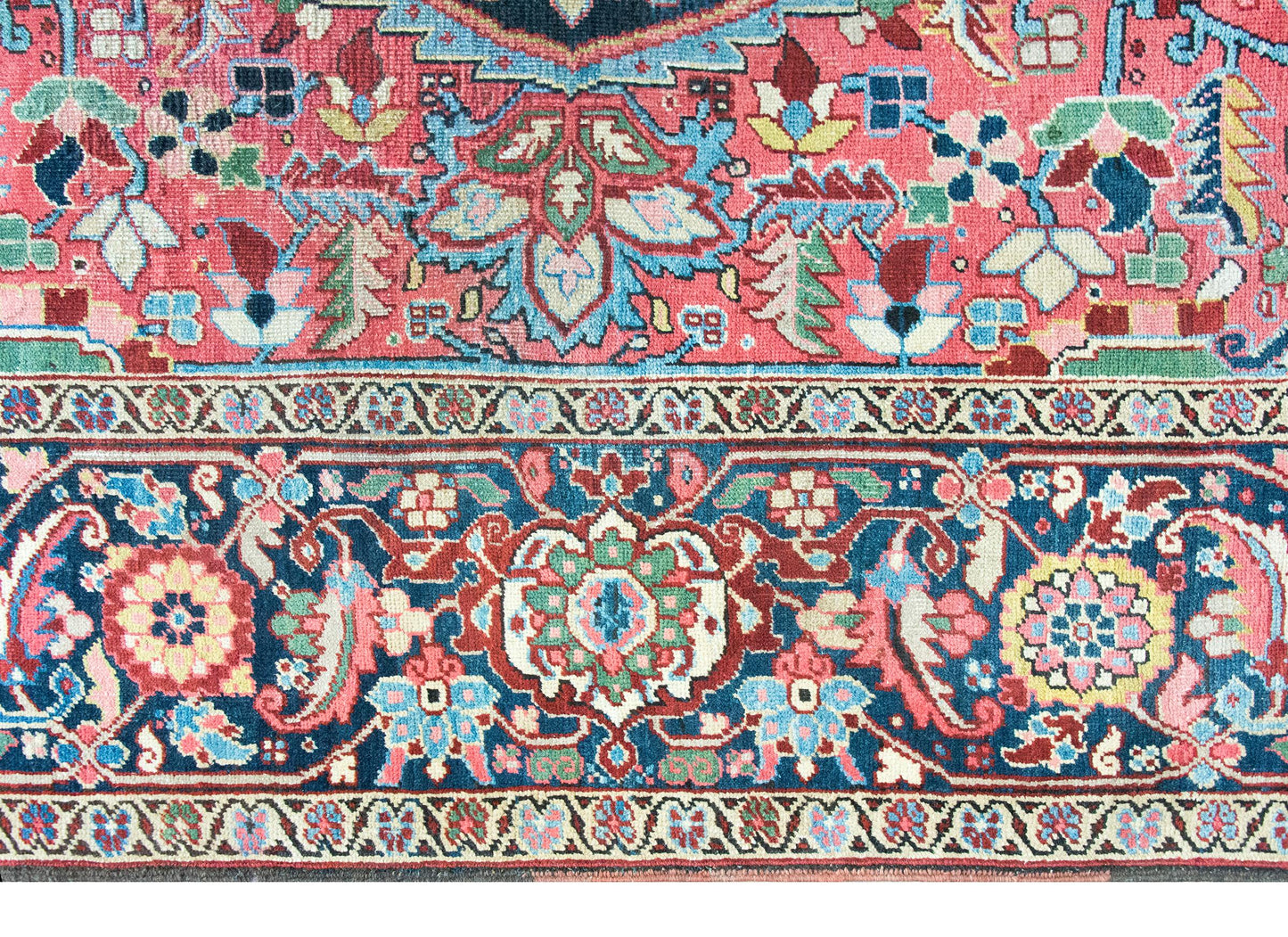 Early 20th Century Persian Heriz Rug For Sale