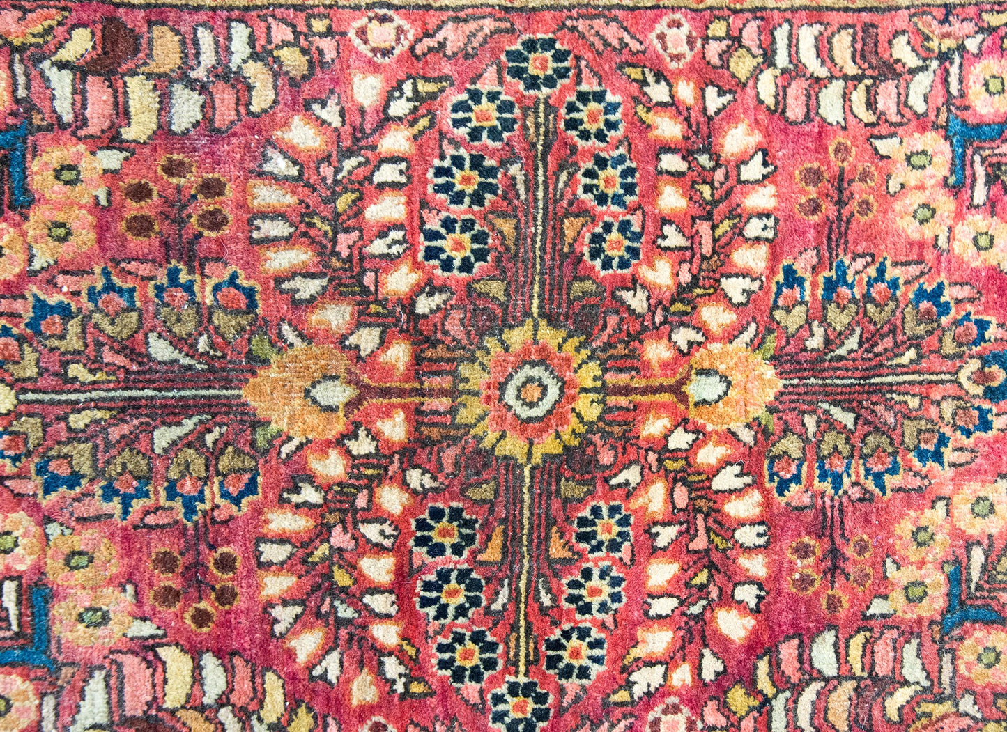 Early 20th Century Persian Sarouk Rug For Sale