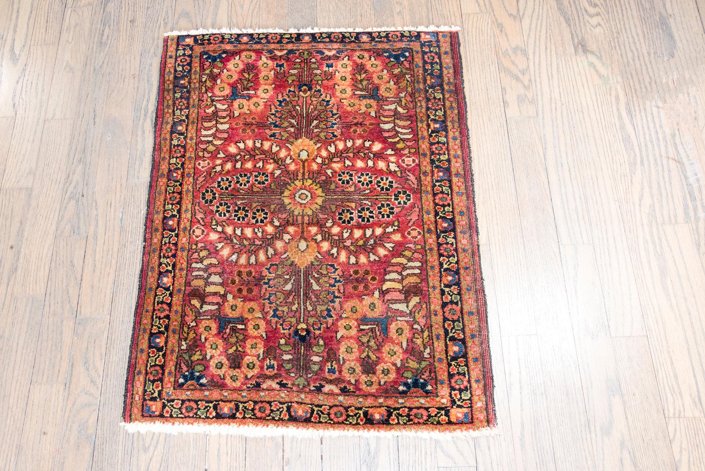 Early 20th Century Persian Sarouk Rug For Sale