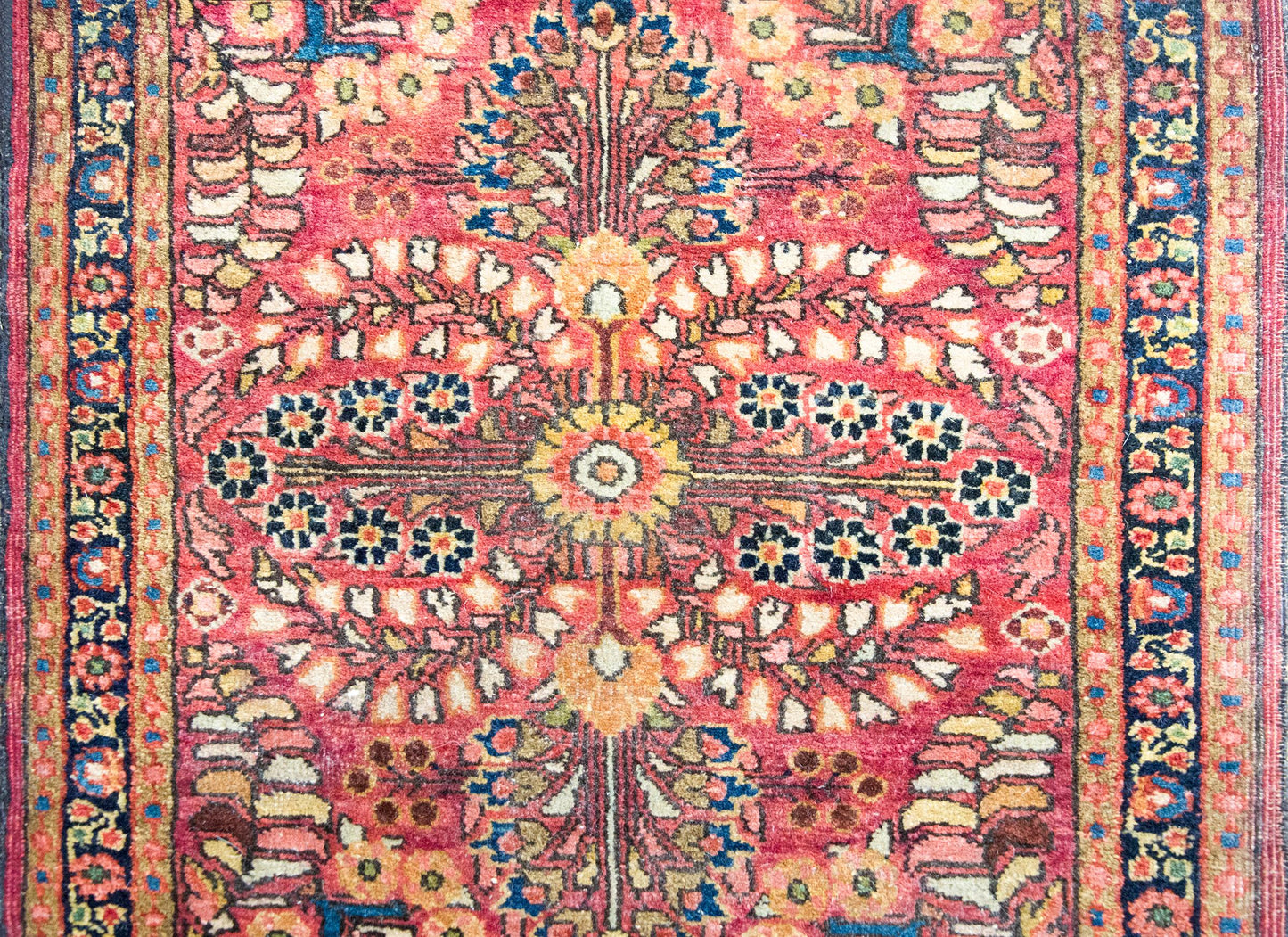 Early 20th Century Persian Sarouk Rug For Sale