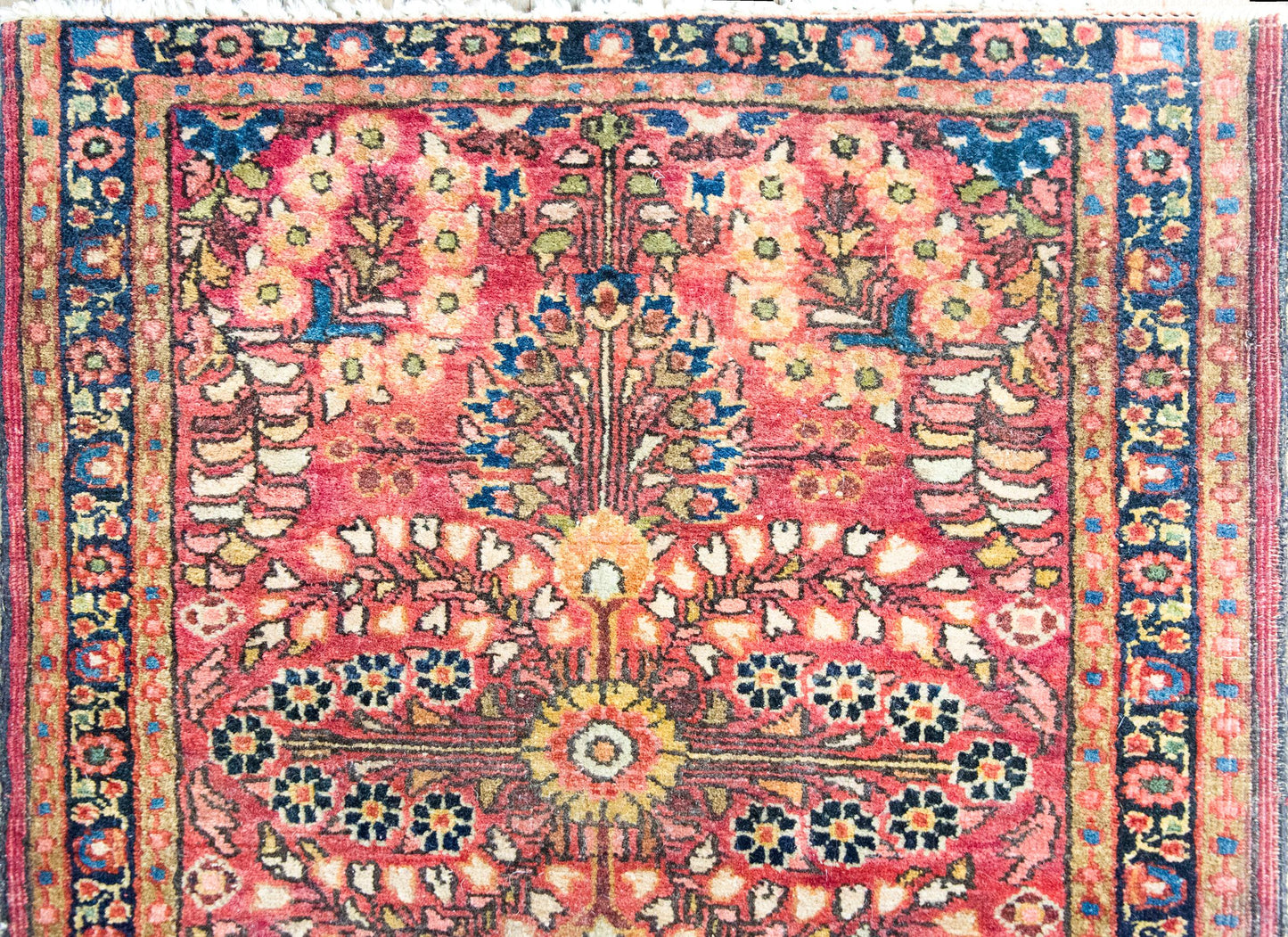 Early 20th Century Persian Sarouk Rug For Sale