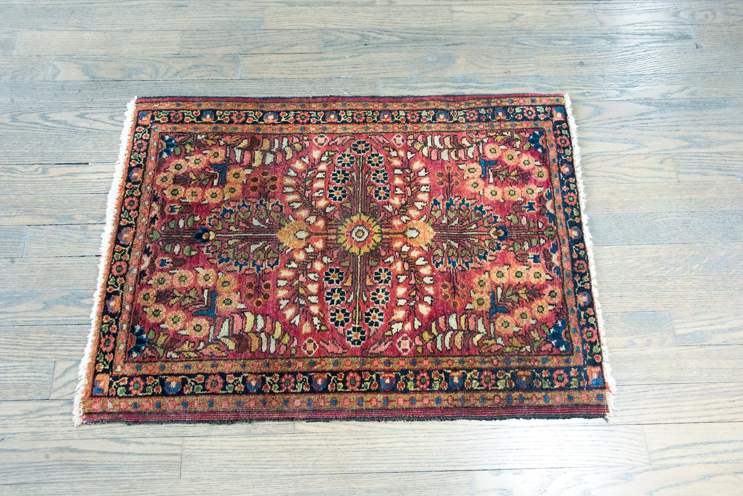 Early 20th Century Persian Sarouk Rug For Sale