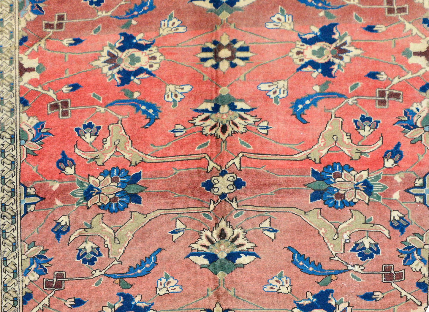 Outstanding Early 20th Century Lilihan Rug For Sale