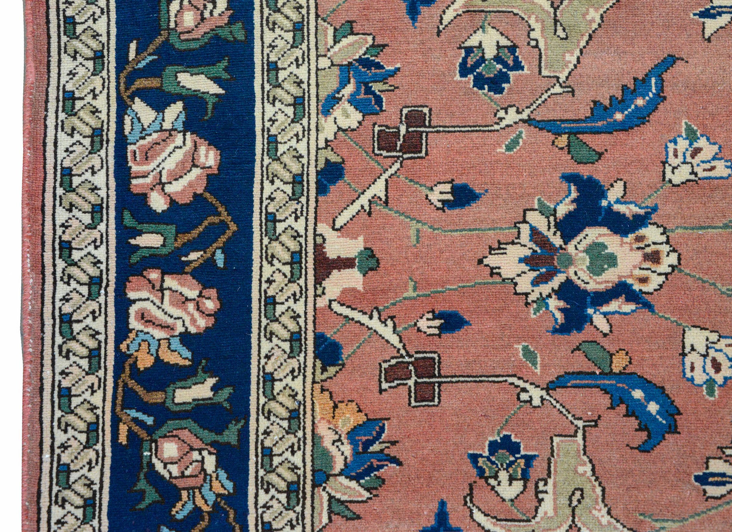 Outstanding Early 20th Century Lilihan Rug For Sale