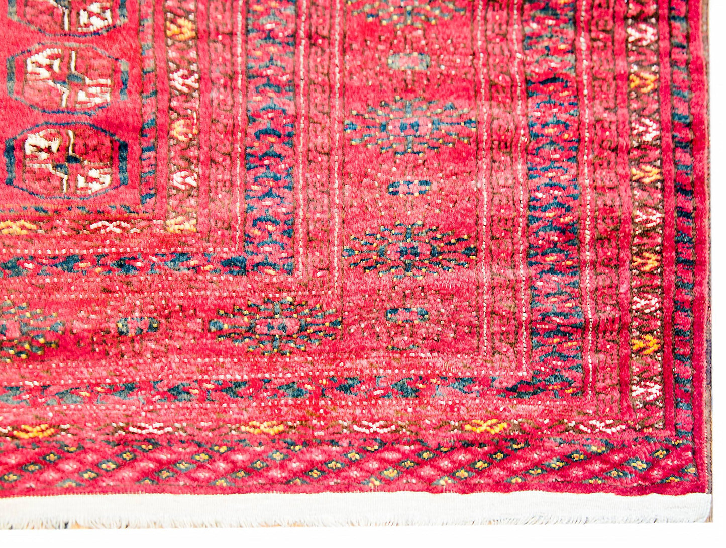 Gorgeous Mid-20th Century Turkmen Rug For Sale