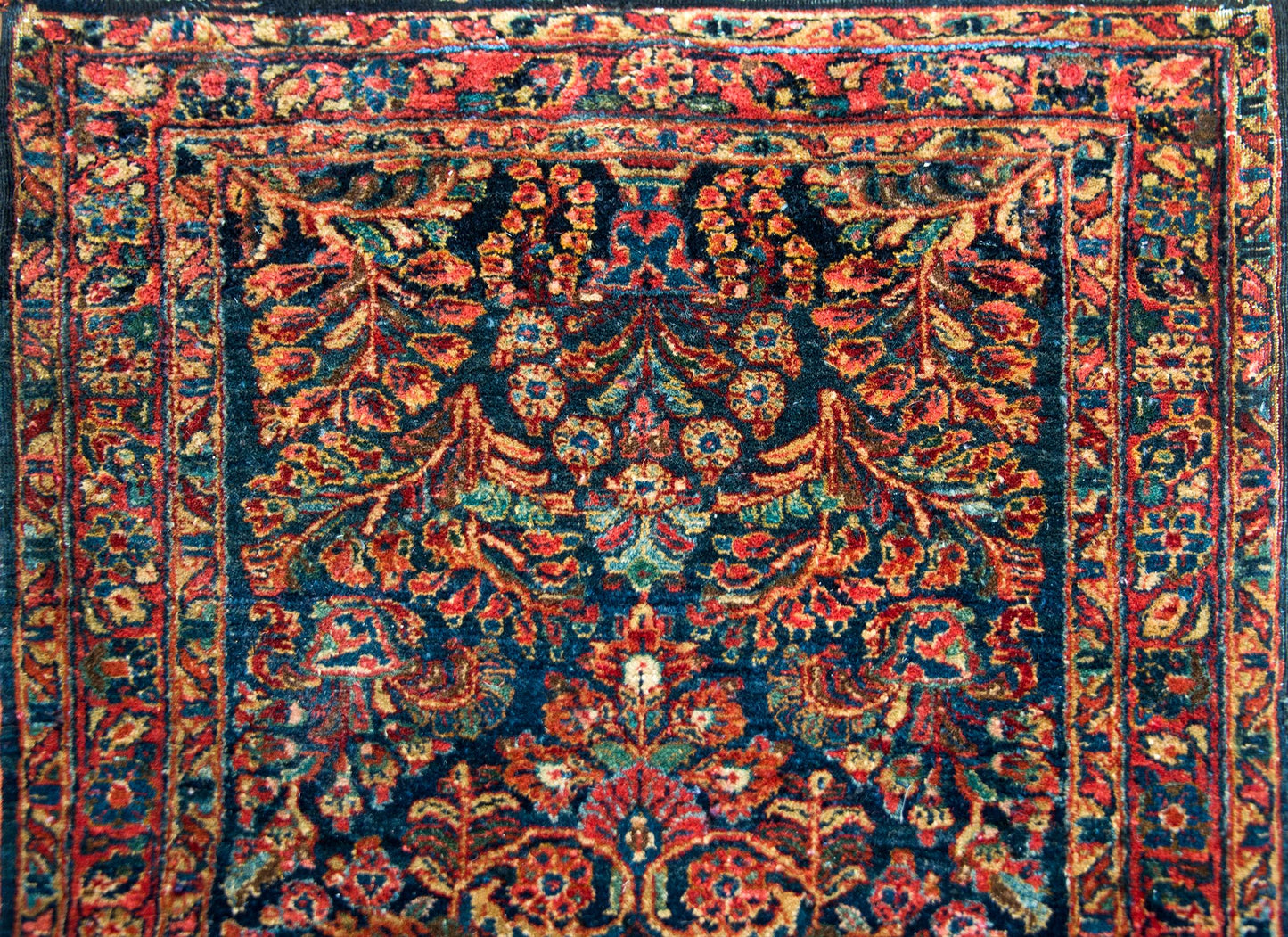 Early 20th Century Persian Sarouk Rug For Sale