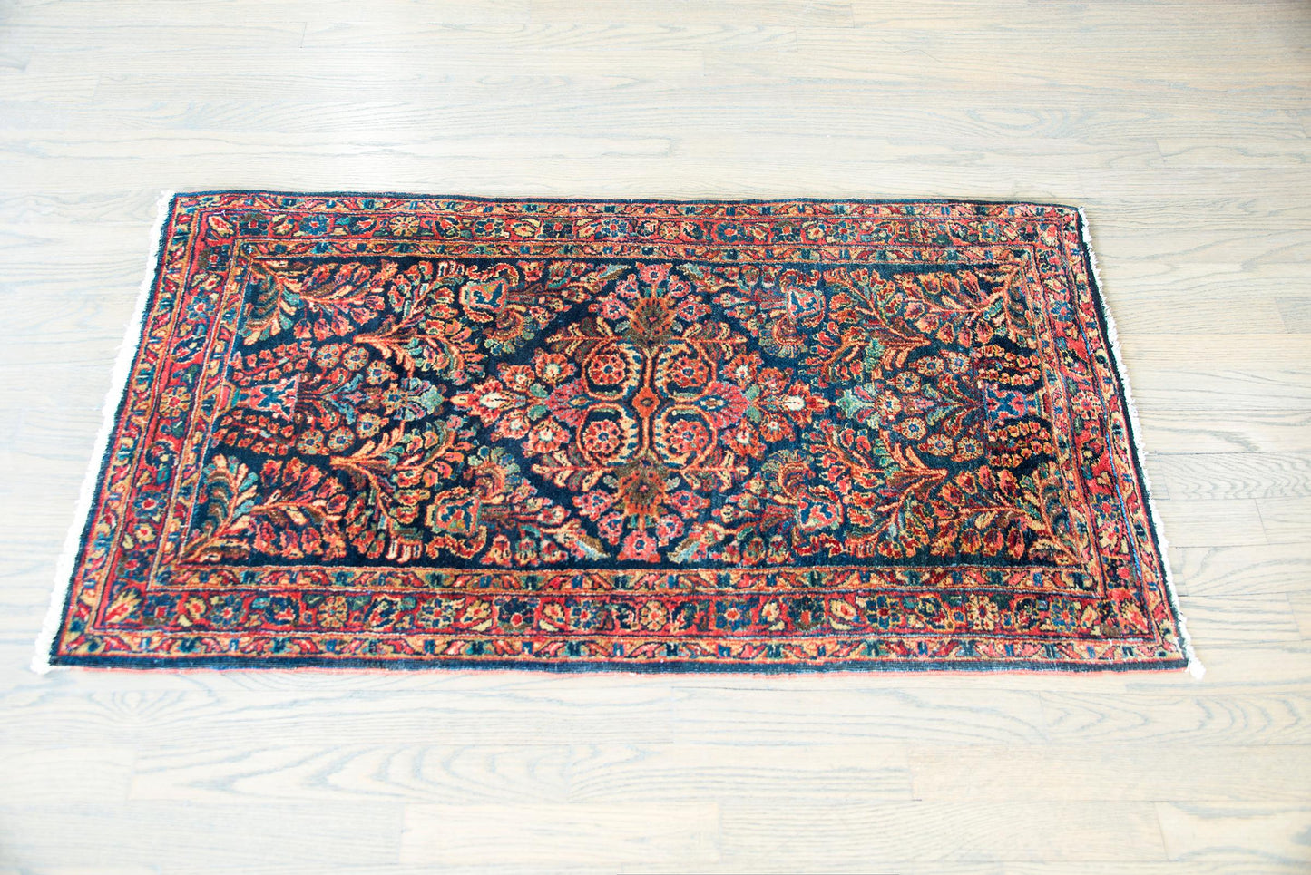Early 20th Century Persian Sarouk Rug For Sale