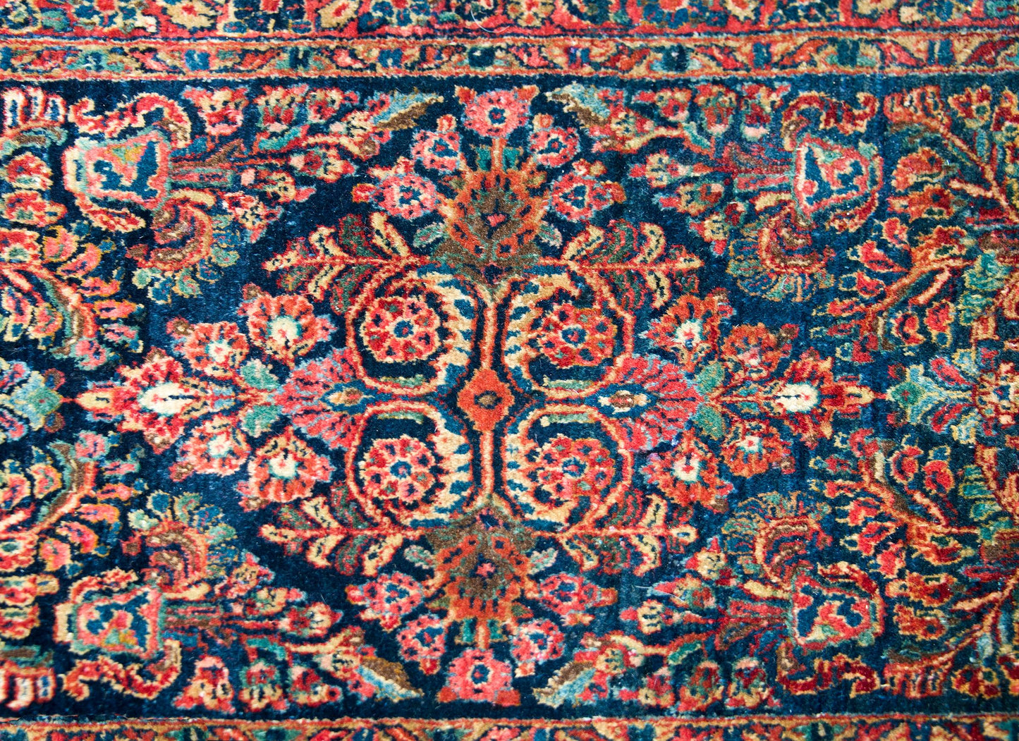 Early 20th Century Persian Sarouk Rug For Sale