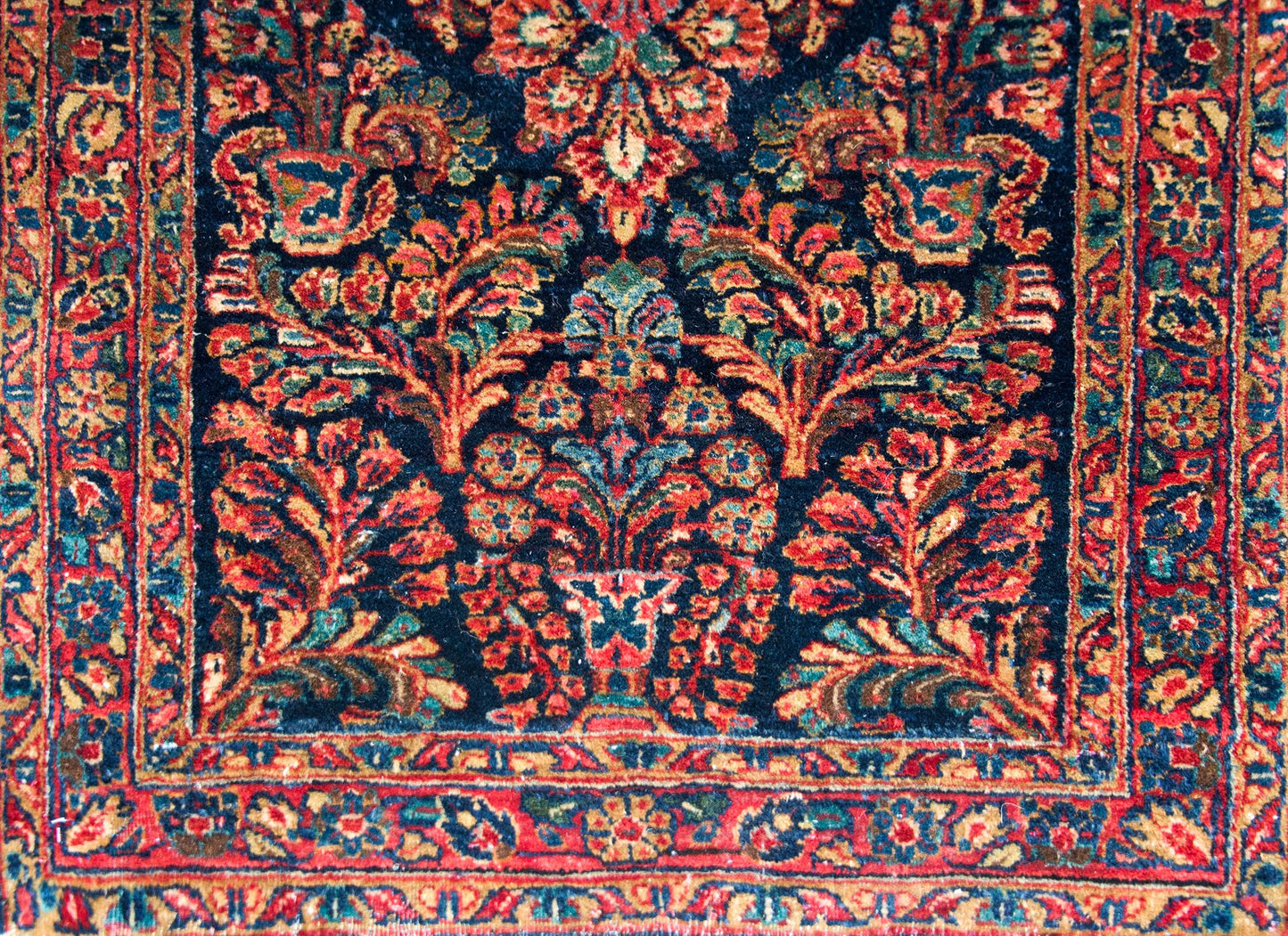 Early 20th Century Persian Sarouk Rug For Sale