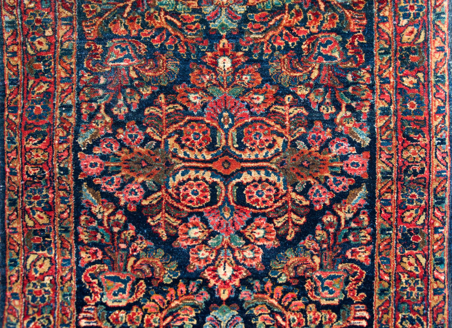 Early 20th Century Persian Sarouk Rug For Sale