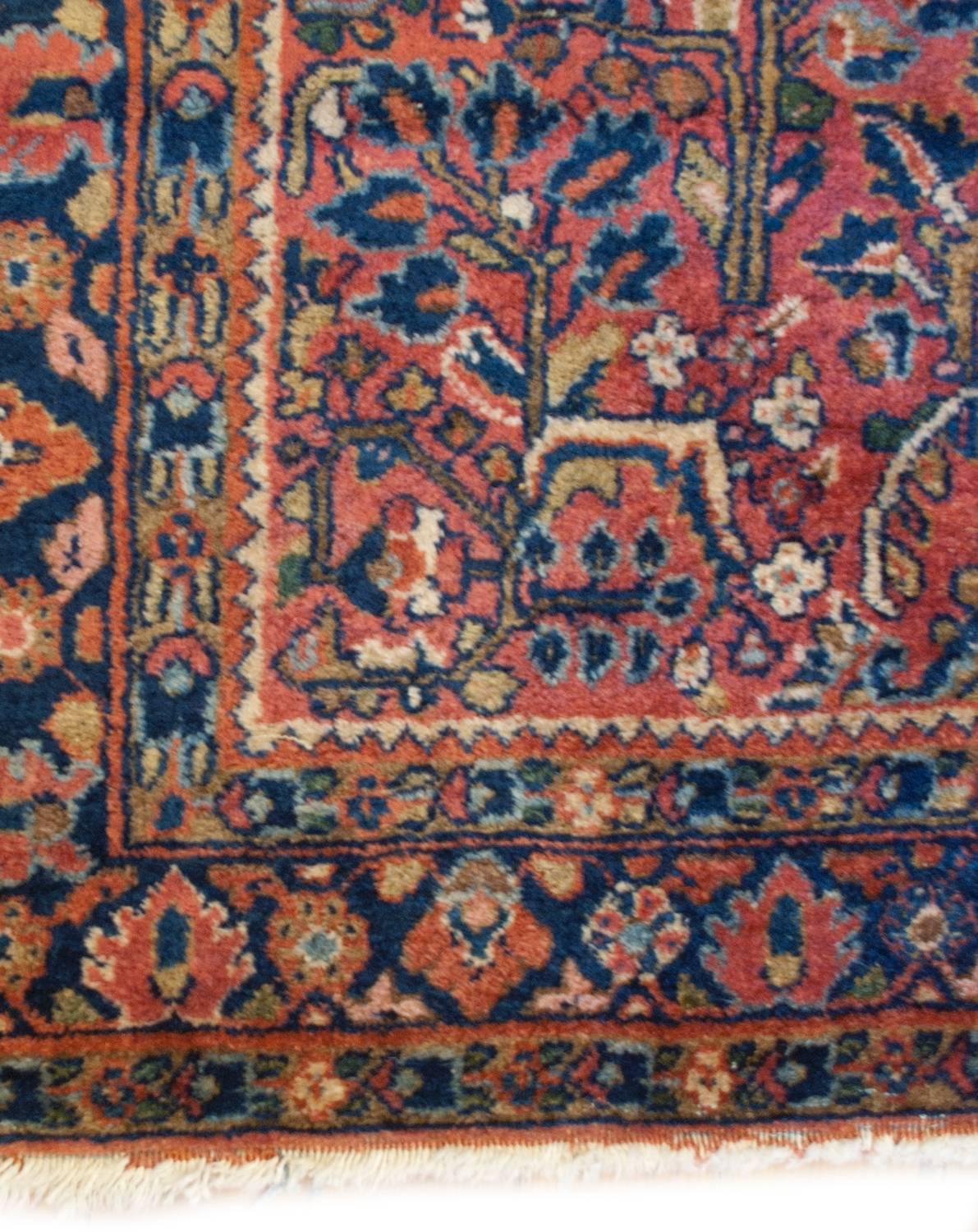 Classic Early 20th Century Sarouk Rug For Sale