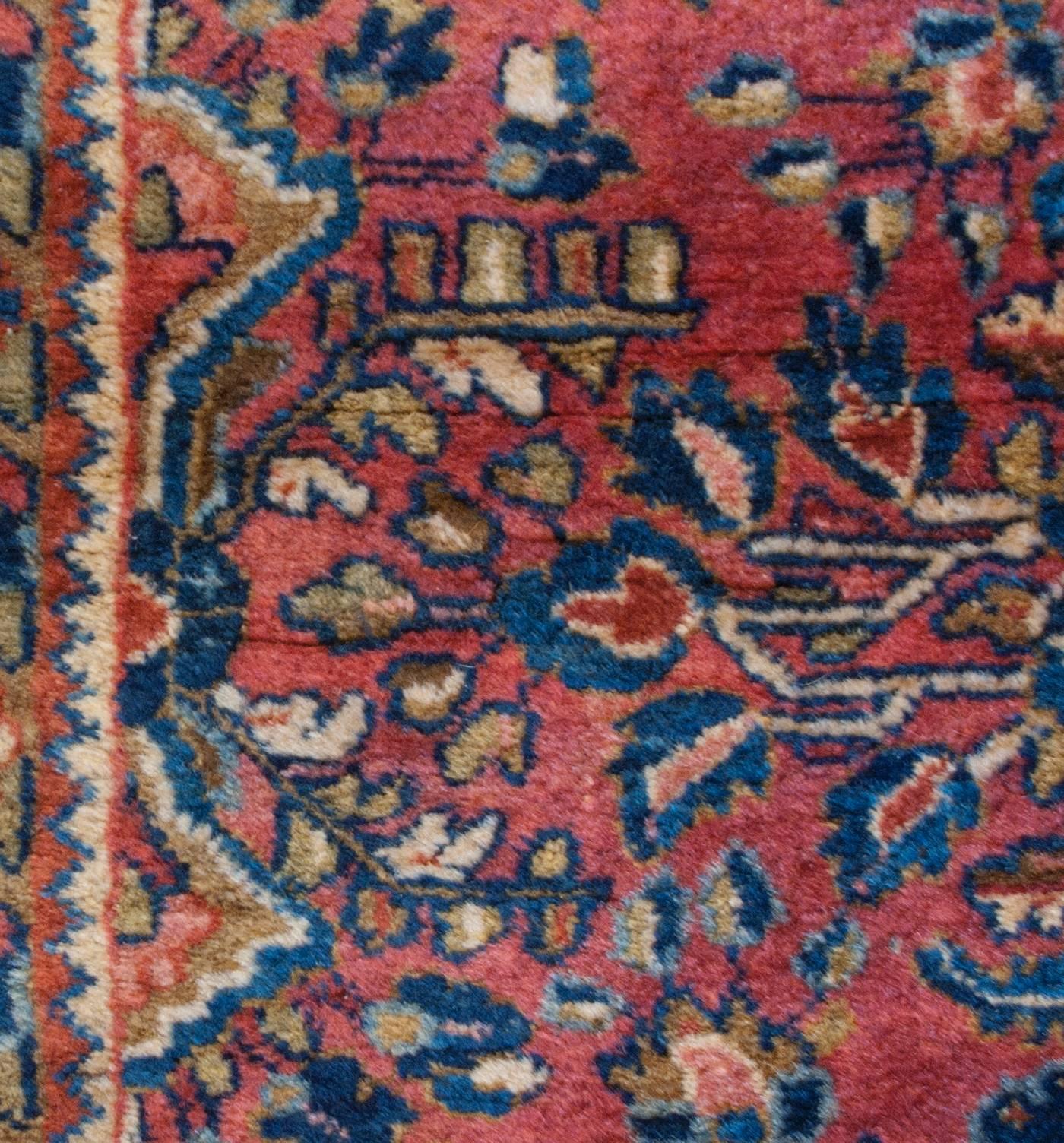 Classic Early 20th Century Sarouk Rug For Sale