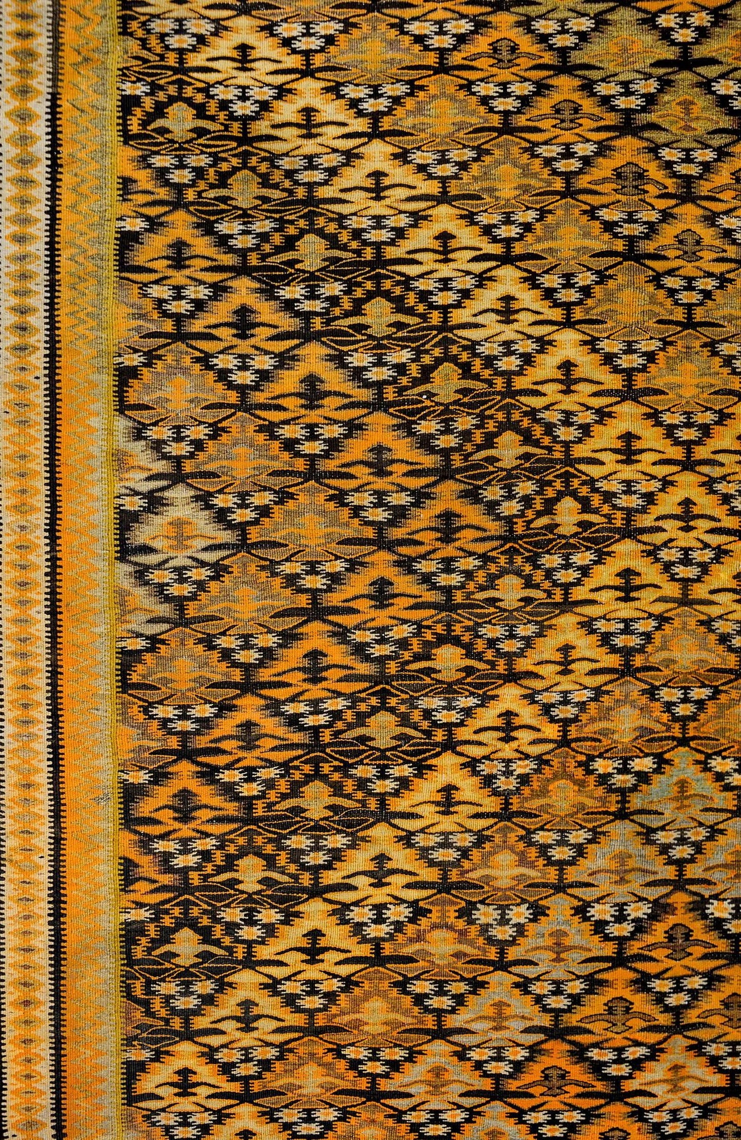 Mid-20th Century Qazvin Kilim Rug For Sale