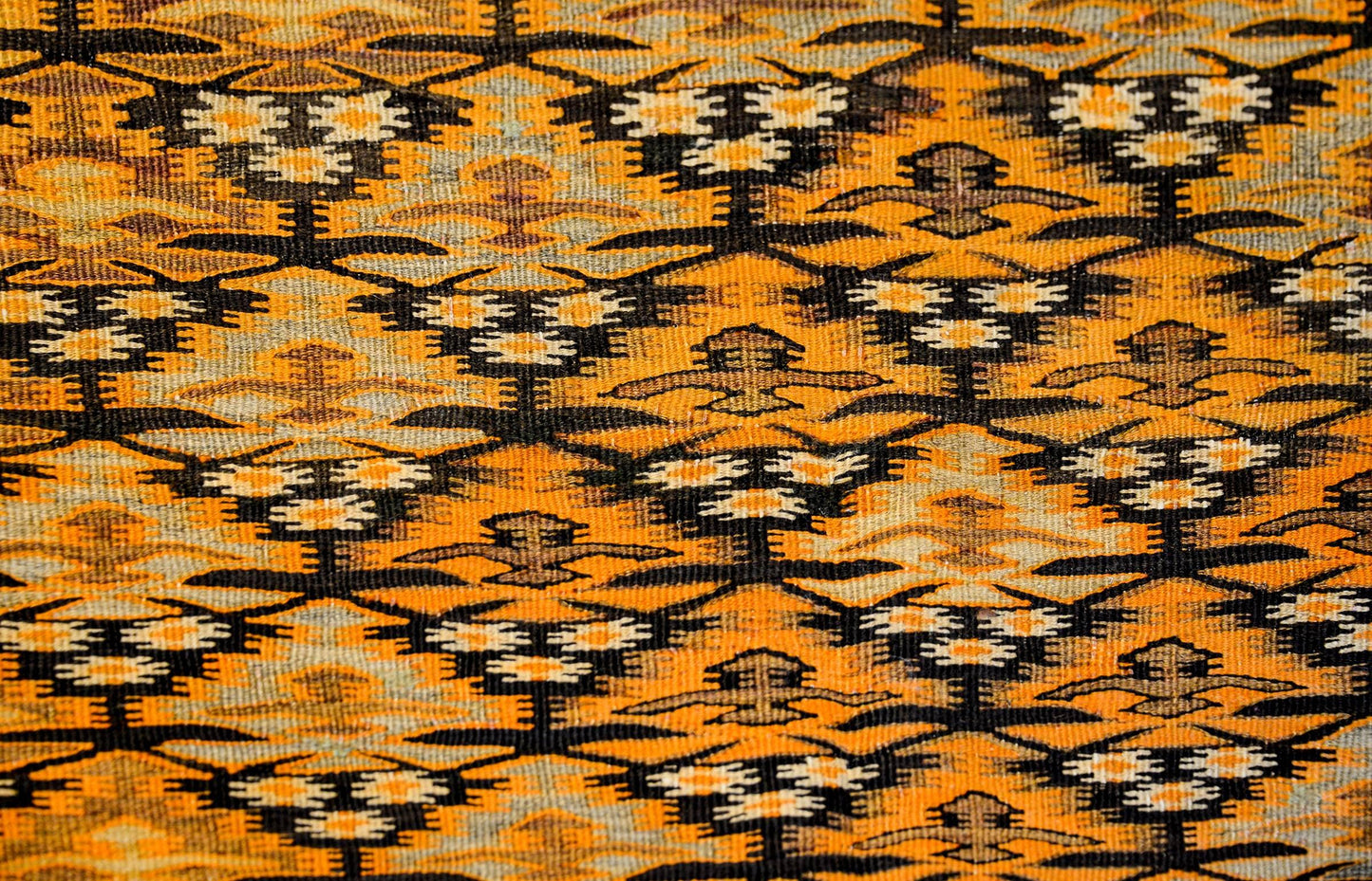Mid-20th Century Qazvin Kilim Rug For Sale