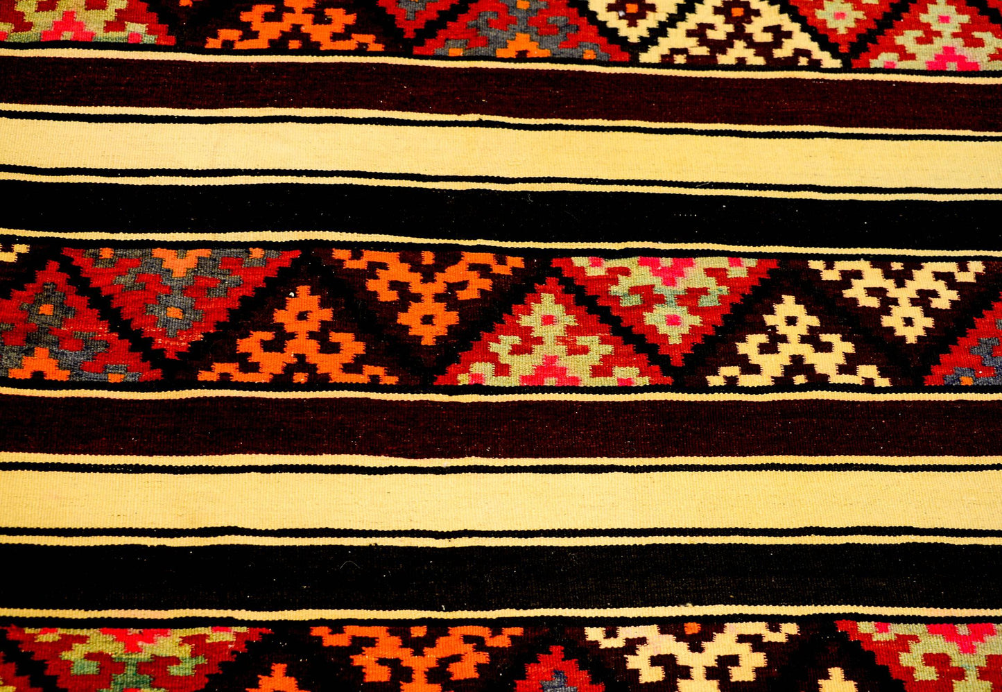 Beautiful Mid-20th Century Zarand Kilim Rug For Sale