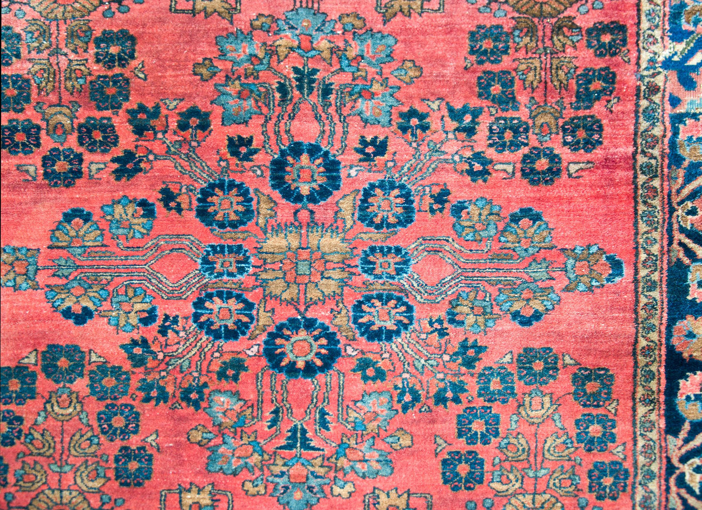 Early 20th Century Persian Sarouk Rug For Sale