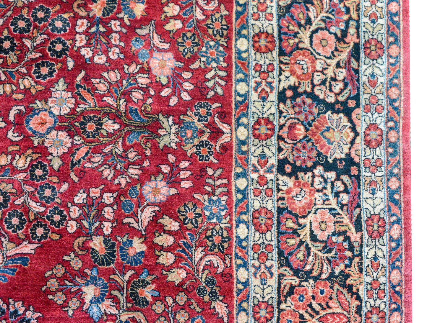 Early 20th Century Sarouk Rug For Sale