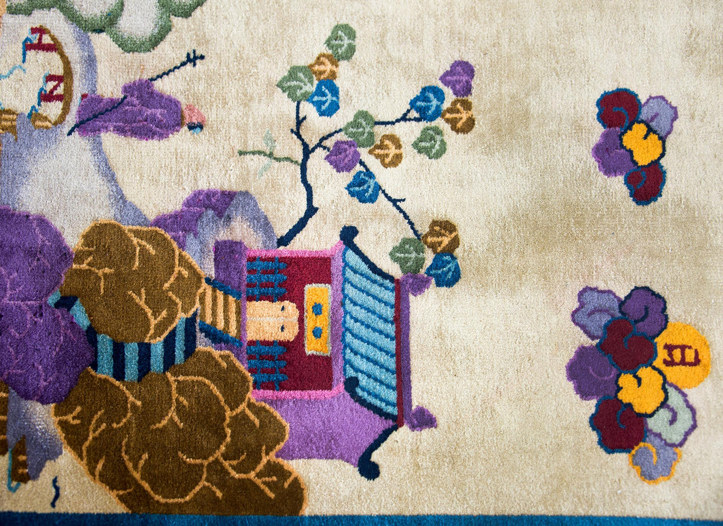 Early 20th Century Chinese Pictorial Art Deco Rug For Sale