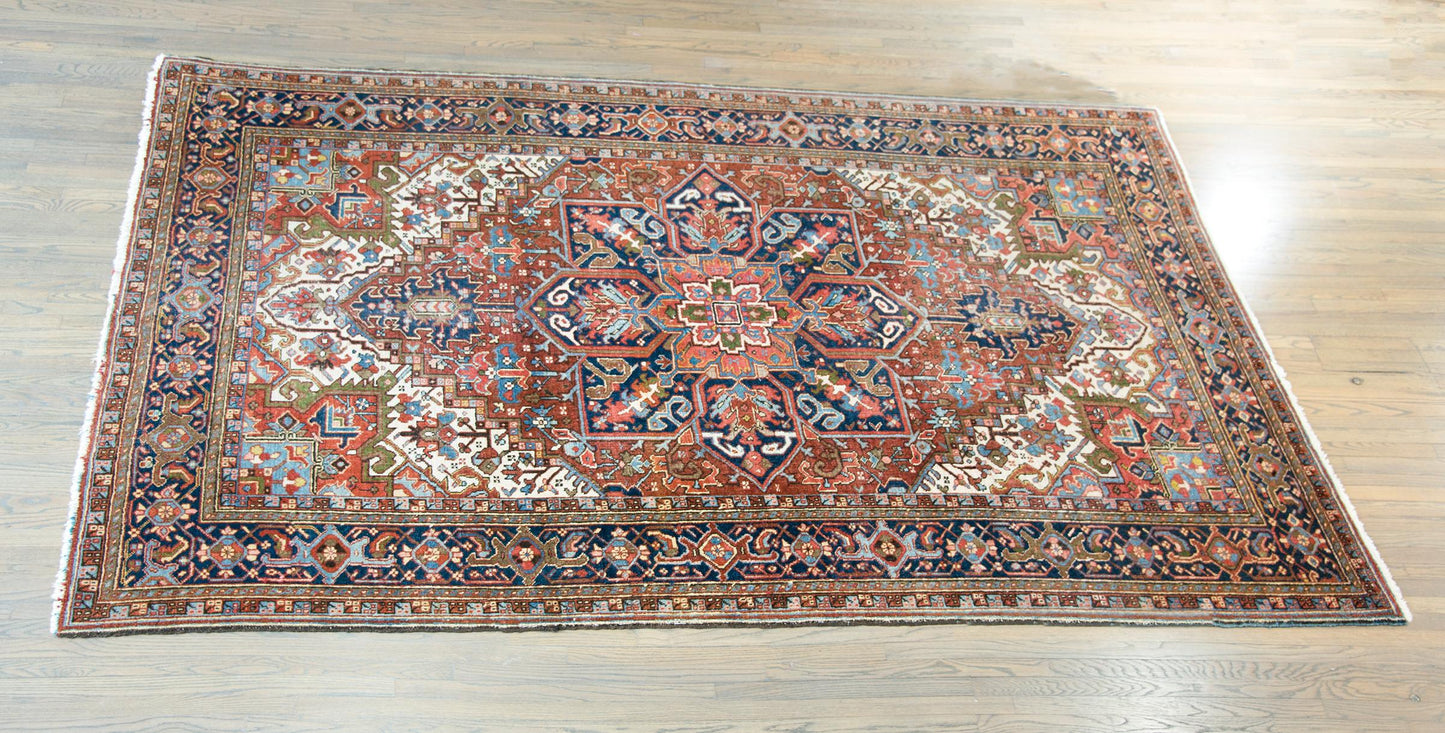 Early 20th Century Persian Heriz Rug For Sale