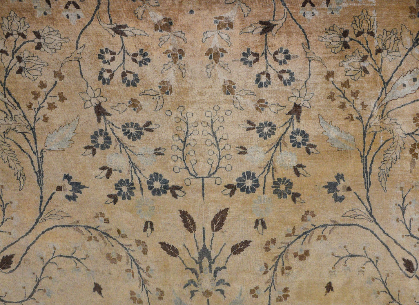 Exquisite Early 20th Century Tabriz Rug For Sale
