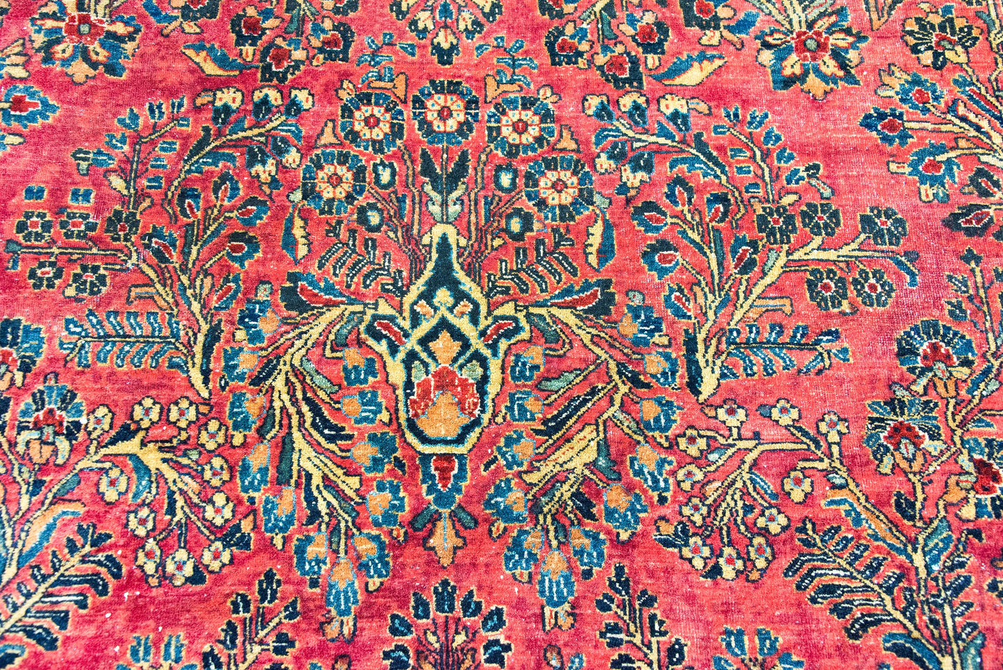 Early 20th Century Persian Sarouk Rug For Sale