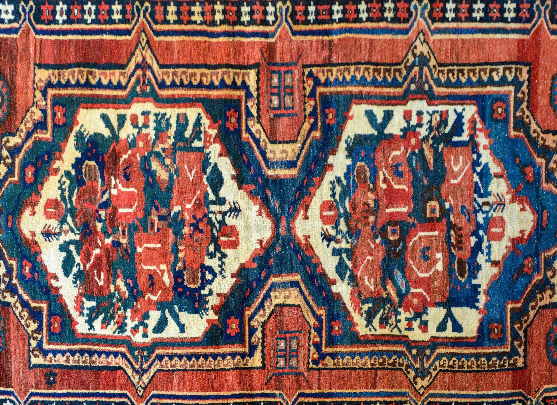 Early 20th Century Bakhtiari Rug For Sale