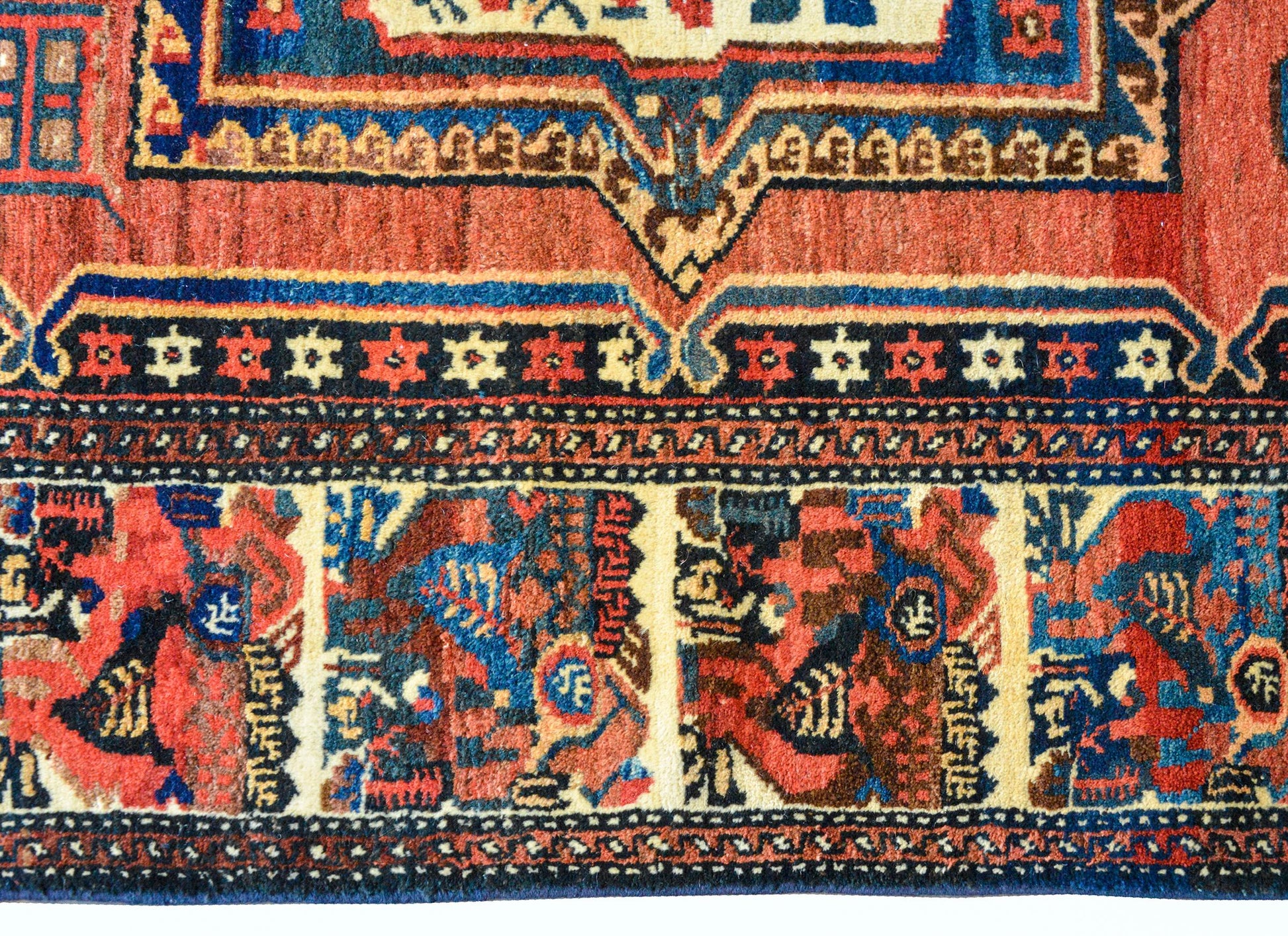 Early 20th Century Bakhtiari Rug For Sale