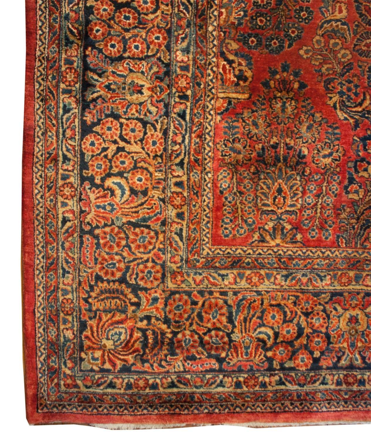 Early 20th Century Sarouk Rug For Sale