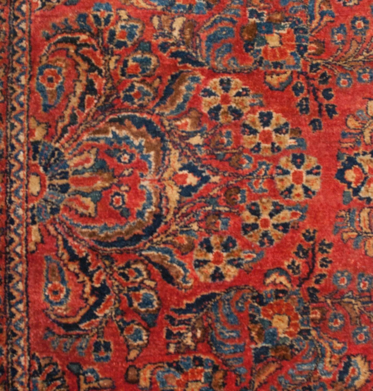 Early 20th Century Sarouk Rug For Sale