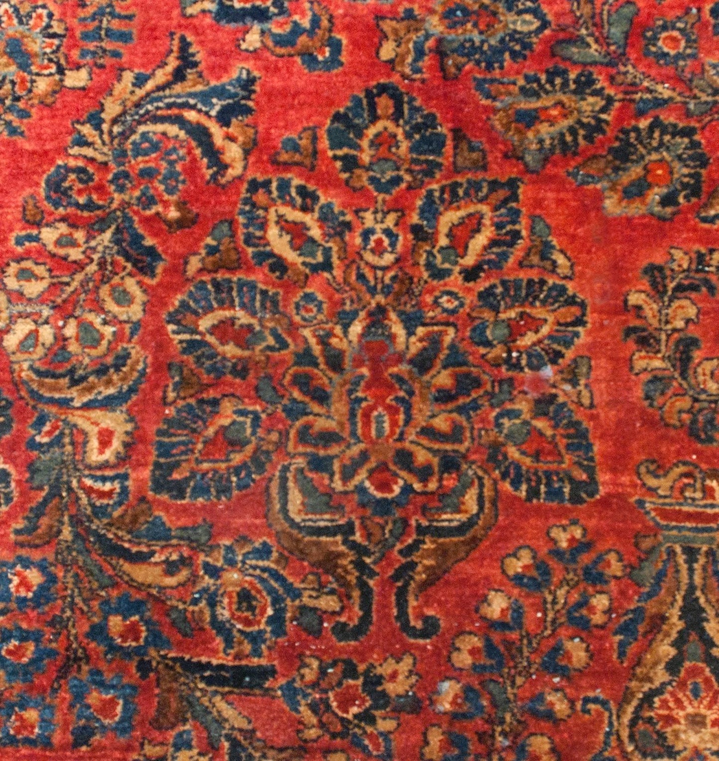 Early 20th Century Sarouk Rug For Sale