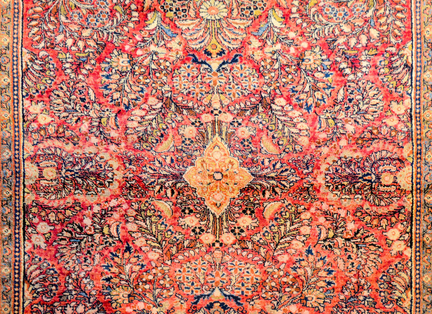 Gorgeous Early 20th Century Sarouk Rug For Sale