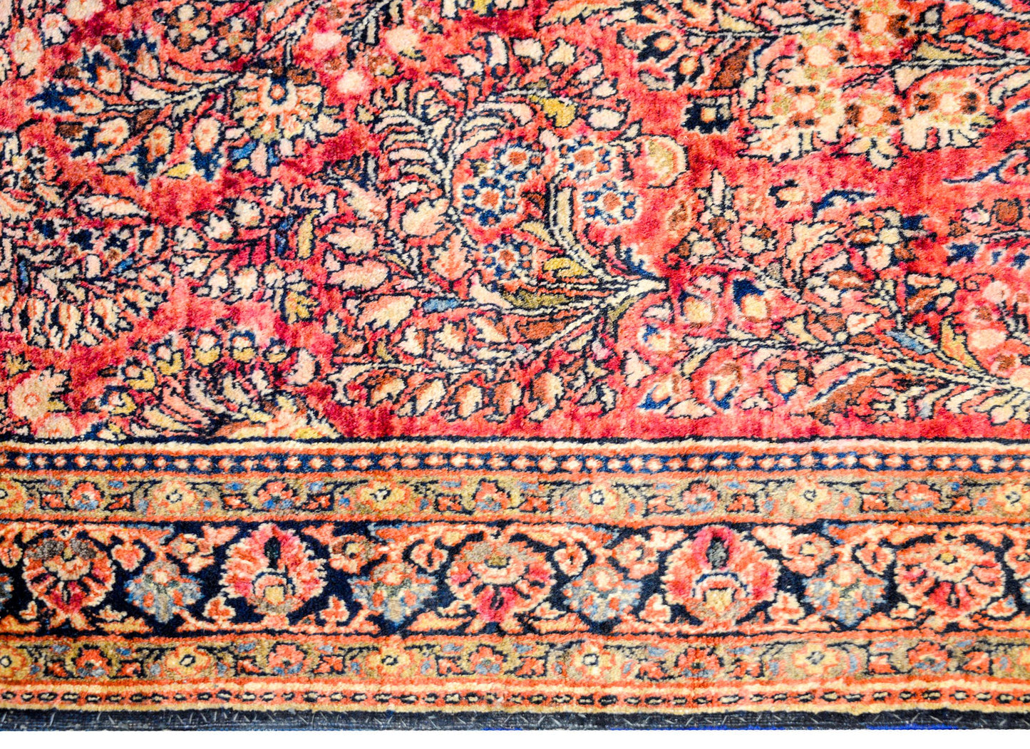 Gorgeous Early 20th Century Sarouk Rug For Sale