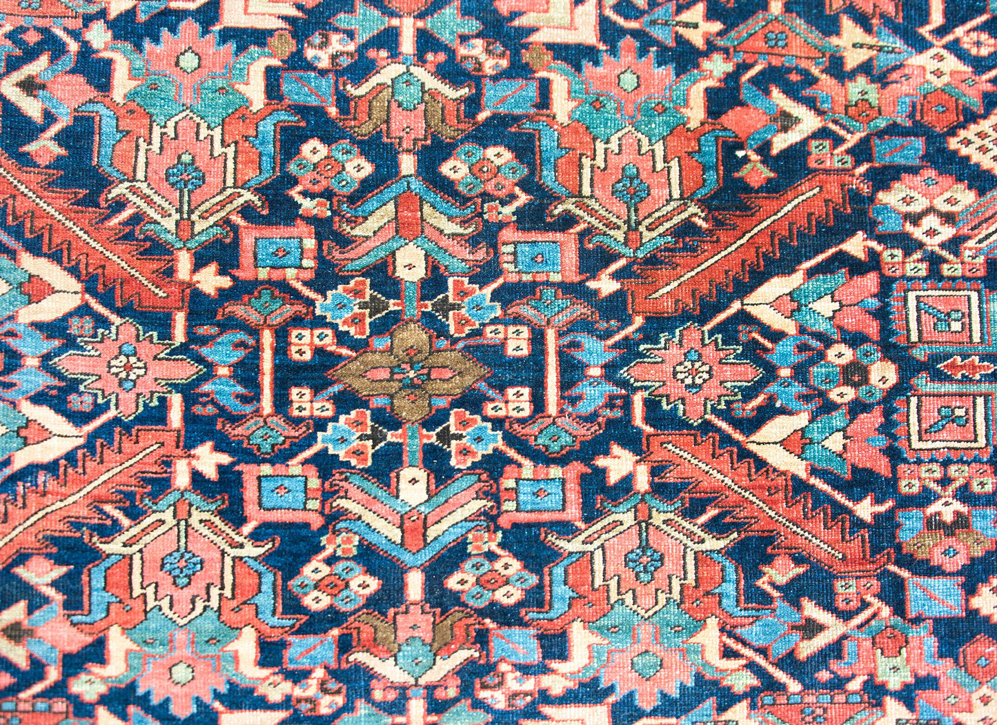 Early 20th Century Persian Heriz Rug For Sale