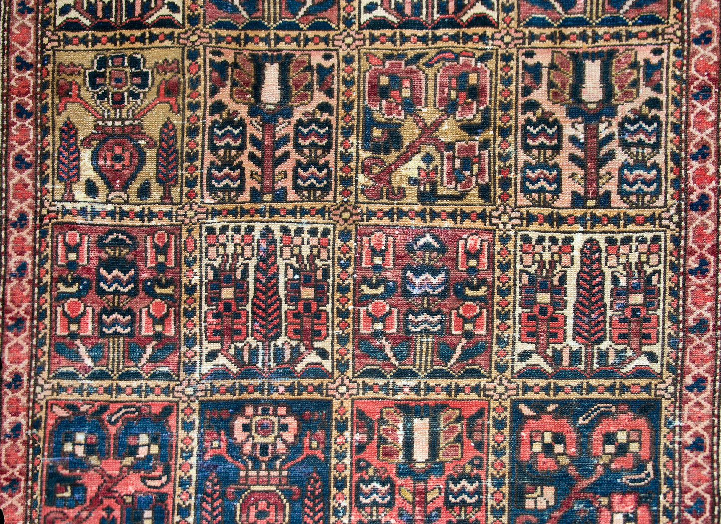 Early 20th Century Bakhtiari Rug For Sale